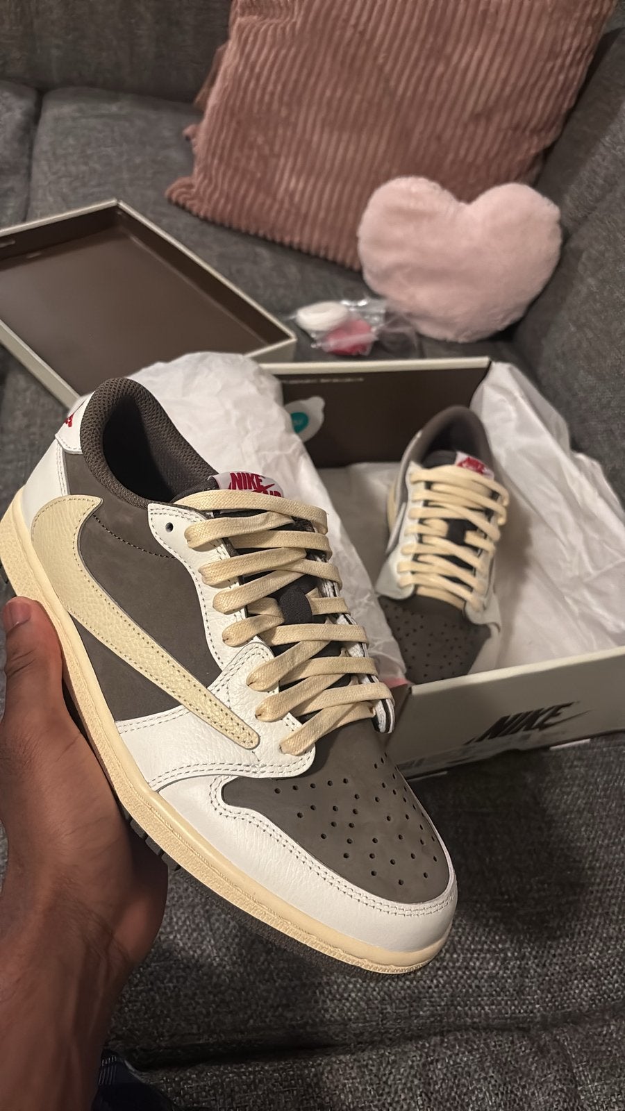 Travis Scott Reverse Mocha Maat 43, Overige kleuren, Nieuw, Ophalen of Verzenden, Sneakers of Gympen