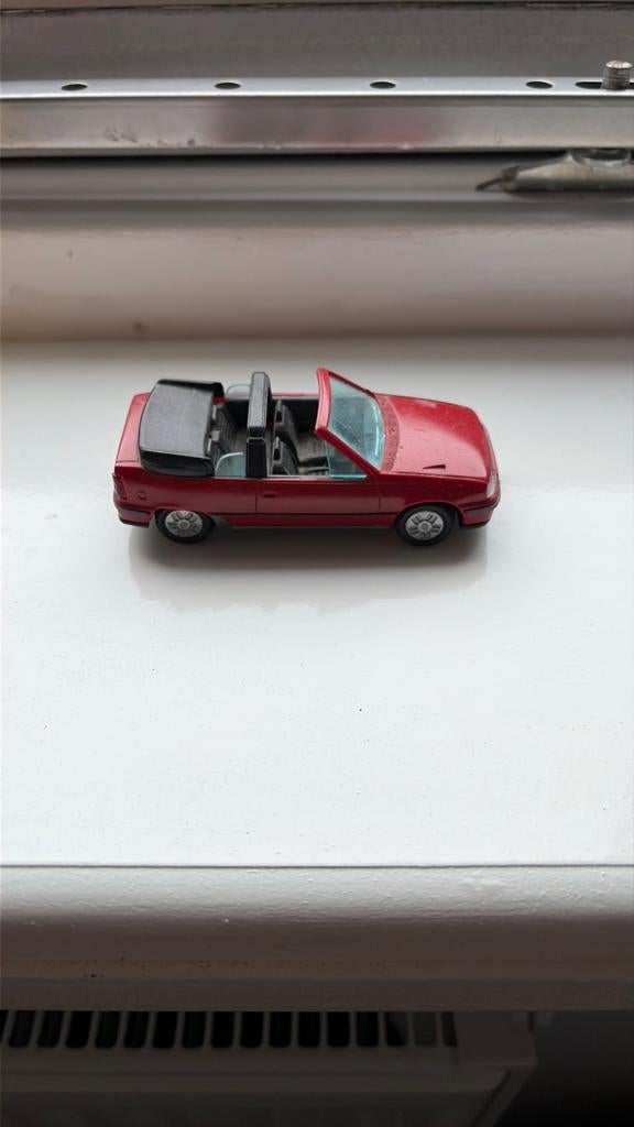 Opel kadett gsi cabrio, Hobby en Vrije tijd, Modelauto's | 1:43, Ophalen of Verzenden, Gebruikt, Auto, Gama