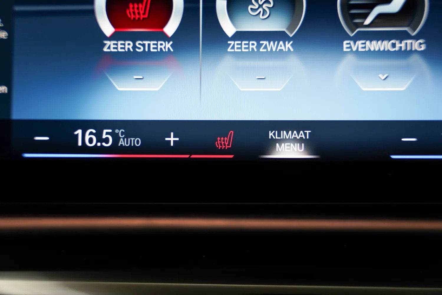 Foto 10 van BMW X1 xDrive25e M Sport Shadow [ SOH 92,5% ] [ LED HUD 360