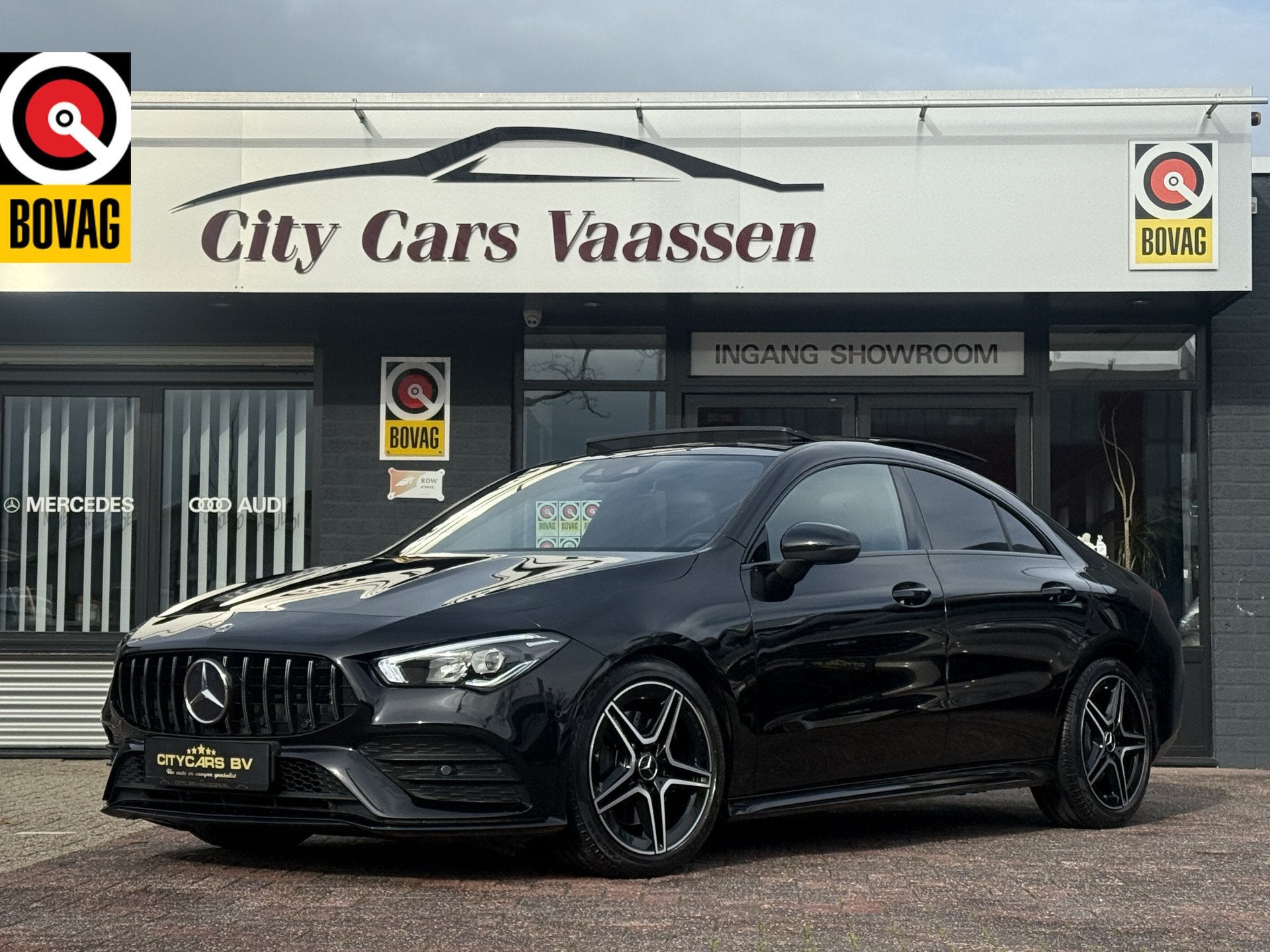 Mercedes-Benz CLA-Klasse 200 AMG-LINE automaat panodak navi, Auto's, CLA, Gebruikt, 4 cilinders, Zwart