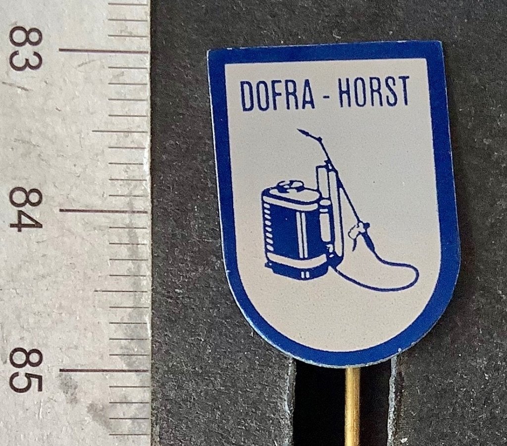 speld, Horst, Dofra (AW, Ophalen of Verzenden, Gebruikt, Overige onderwerpen, Speldje of Pin