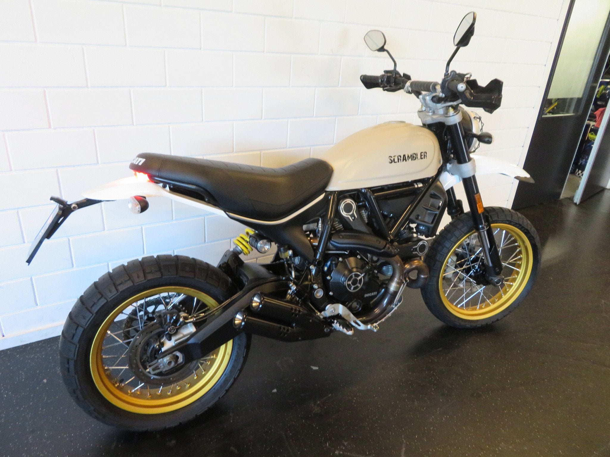 Ducati SCRAMBLER DESERT SLED ZEER FRAAI! (bj 2017), Motoren, Bedrijf, 803 cc, Naked bike
