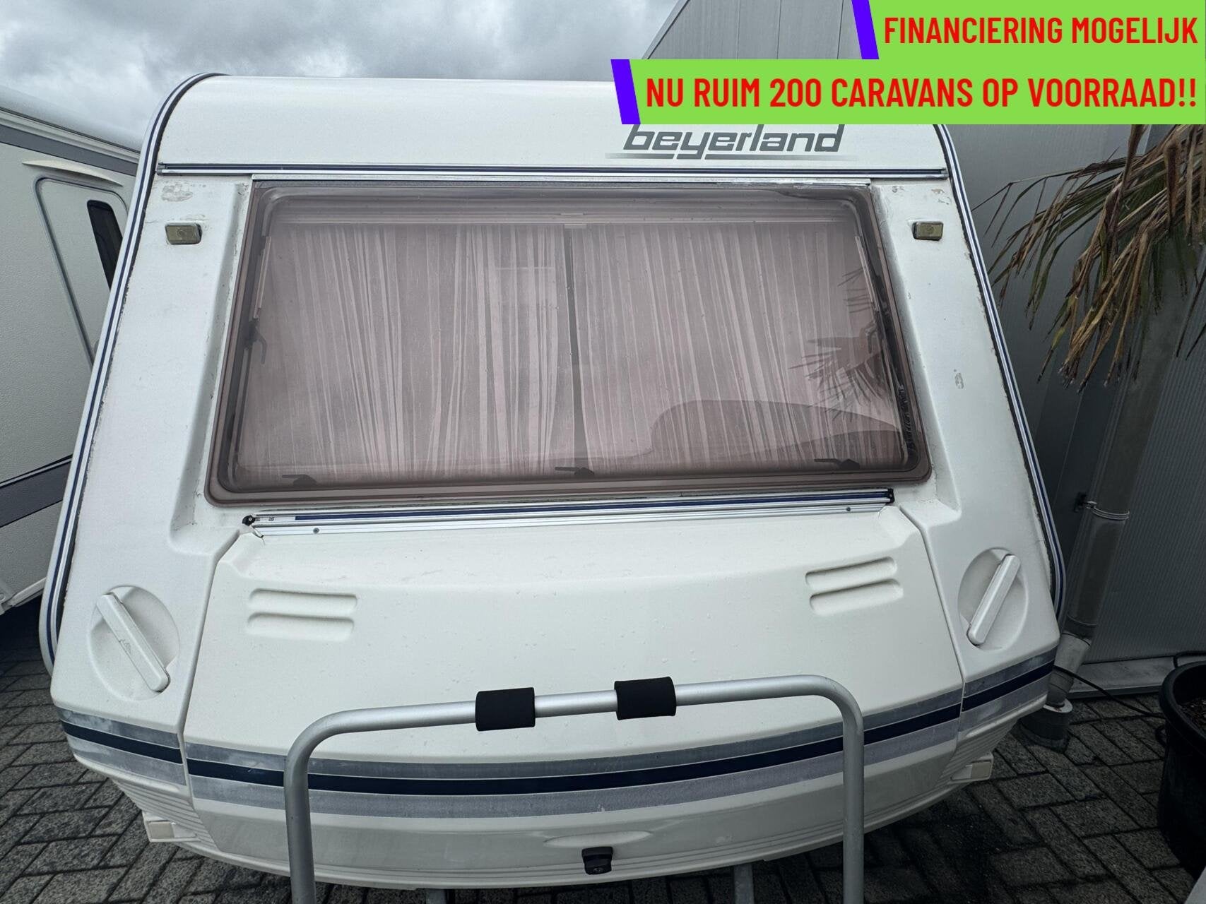 Beyerland 430 MD VITESSE, DWARSBED, TREINZIT, MOVER, Caravans en Kamperen, Caravans, Mover, Bedrijf, Treinzit, 6 tot 7 meter