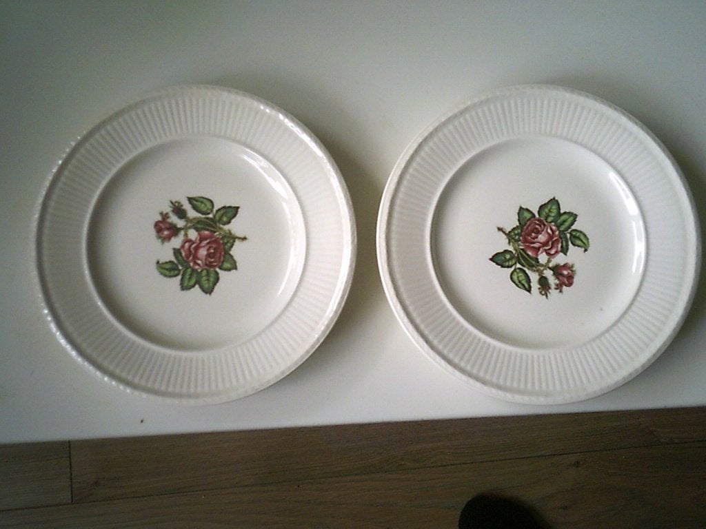 Wedgwood moss rose 4 gebakschoteltjes, Huis en Inrichting, Keuken | Servies, Ophalen of Verzenden, Zo goed als nieuw, Bord(en)