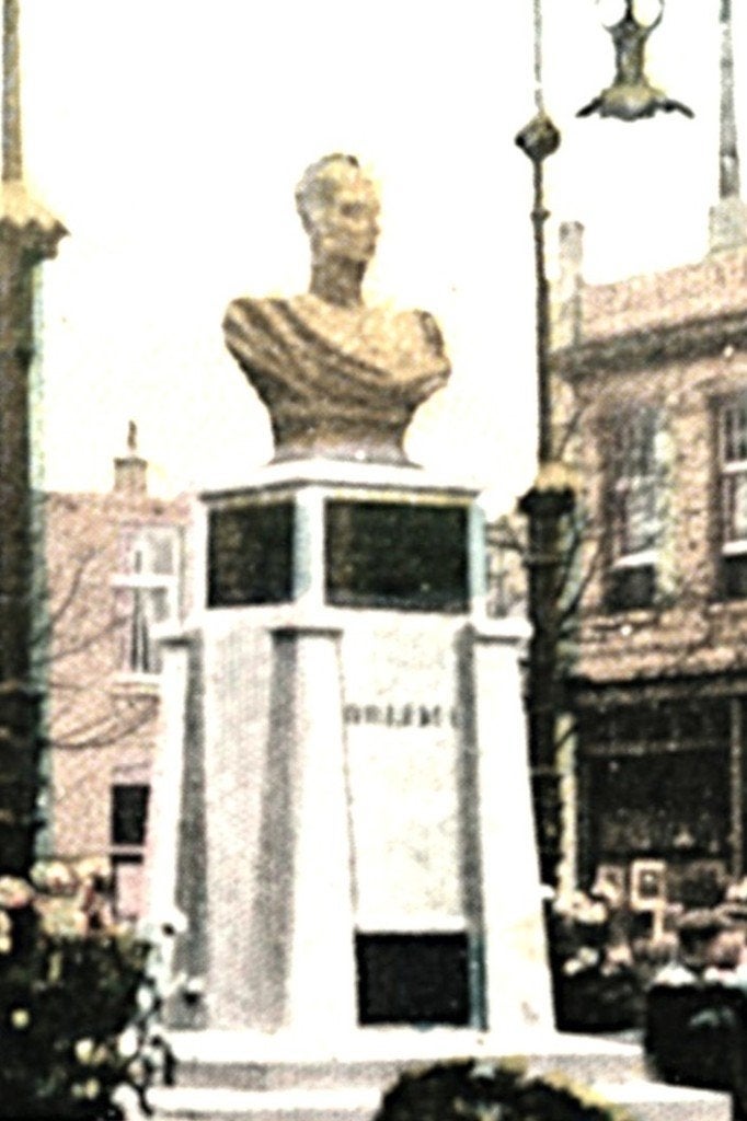 804665	Apeldoorn	Monument Willem l	1915	Gelopen met zegel, Ophalen of Verzenden, Voor 1920, Gelopen, Gelderland