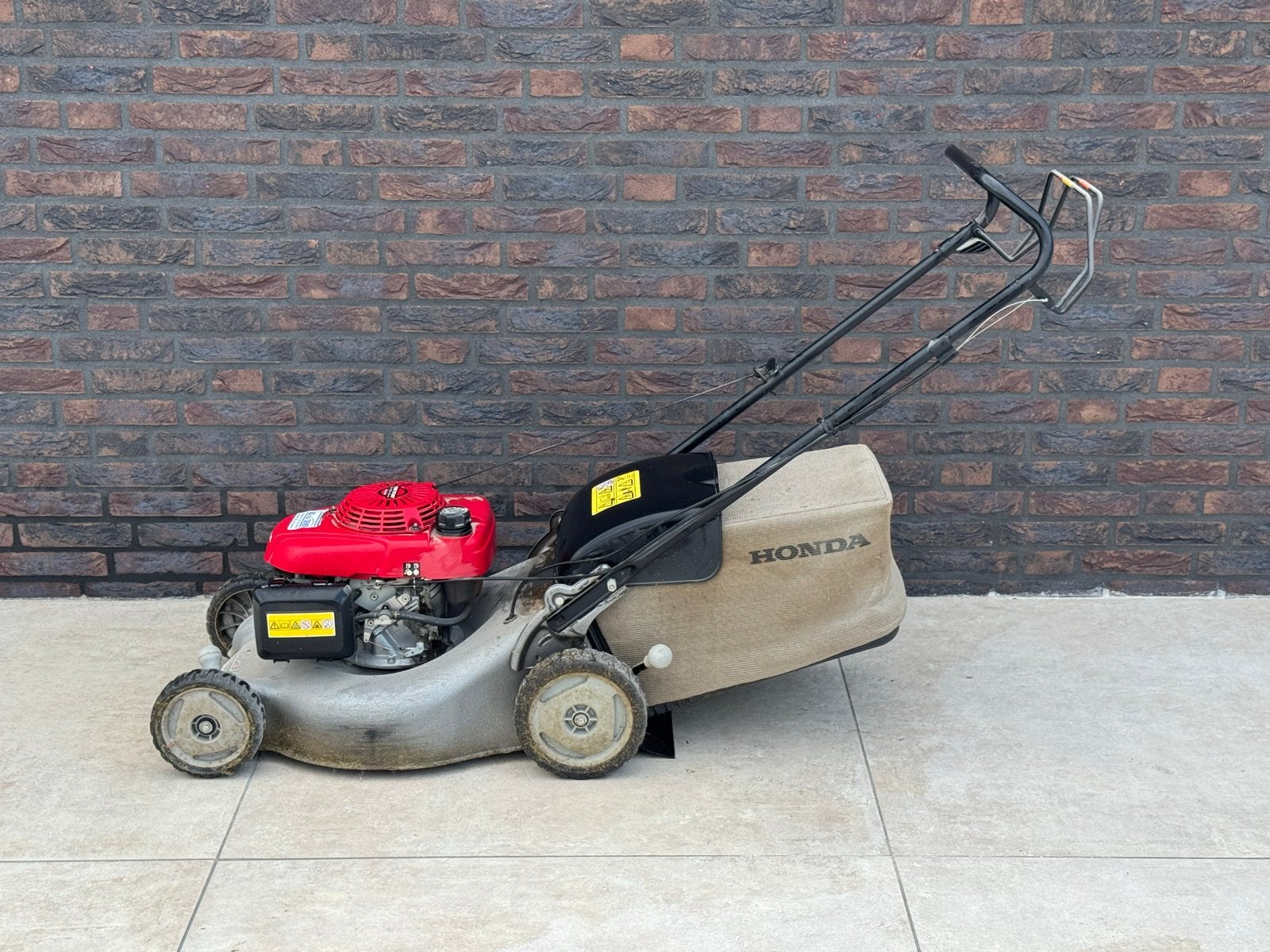 Honda GCV160 Benzine Grasmaaier - Krachtig en Betrouwbaar, Ophalen, Cirkelmaaier, Gebruikt, Opvangbak