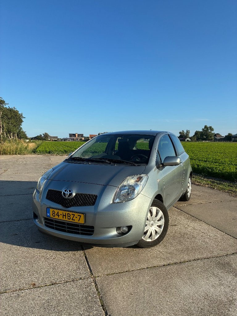 Toyota Yaris 1.3 16V Vvt-i 3DR MMT 2008 Grijs, Auto's, Toyota, Stof, 40 €/maand, 4 cilinders, Trekhaak