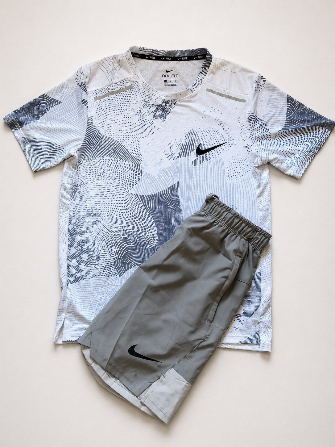 Nike set maat M, Kleding | Heren, Sportkleding, Maat 48/50 (M), Nike, Ophalen of Verzenden, Zo goed als nieuw