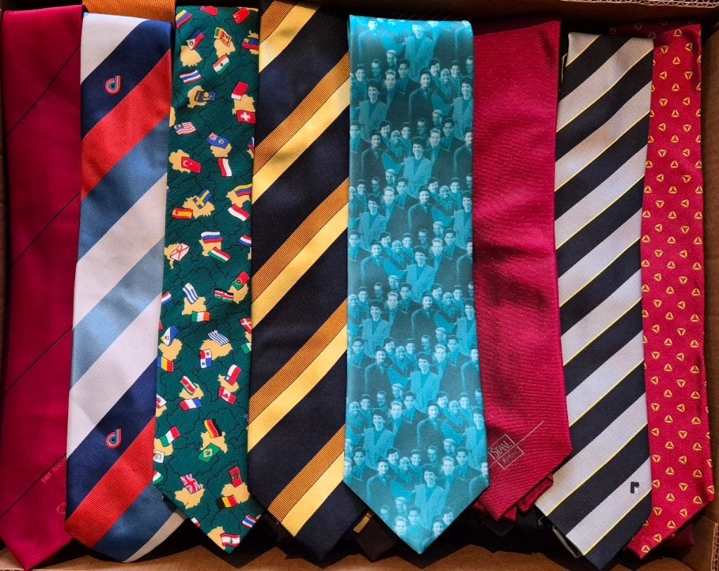 Verzameling bedrijfslogo stropdassen 200+ stuks B19 doos, Kleding | Heren, Stropdassen, Ophalen of Verzenden, Zo goed als nieuw