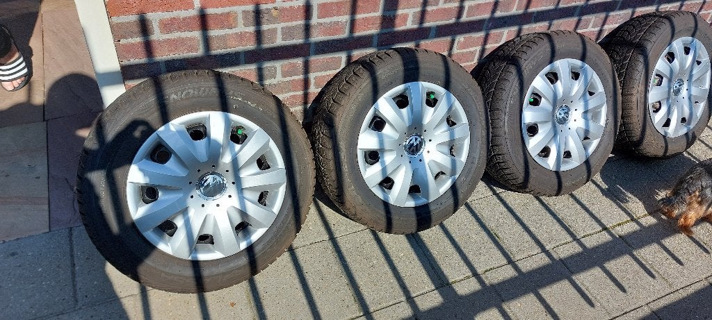 Autobanden plus velgen en wieldoppen VW, Ophalen, Gebruikt