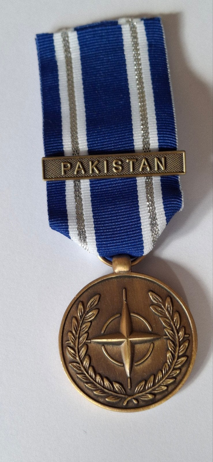 Nato medaille Pakistan, Ophalen of Verzenden, Landmacht, Nederland, Lintje, Medaille of Wings
