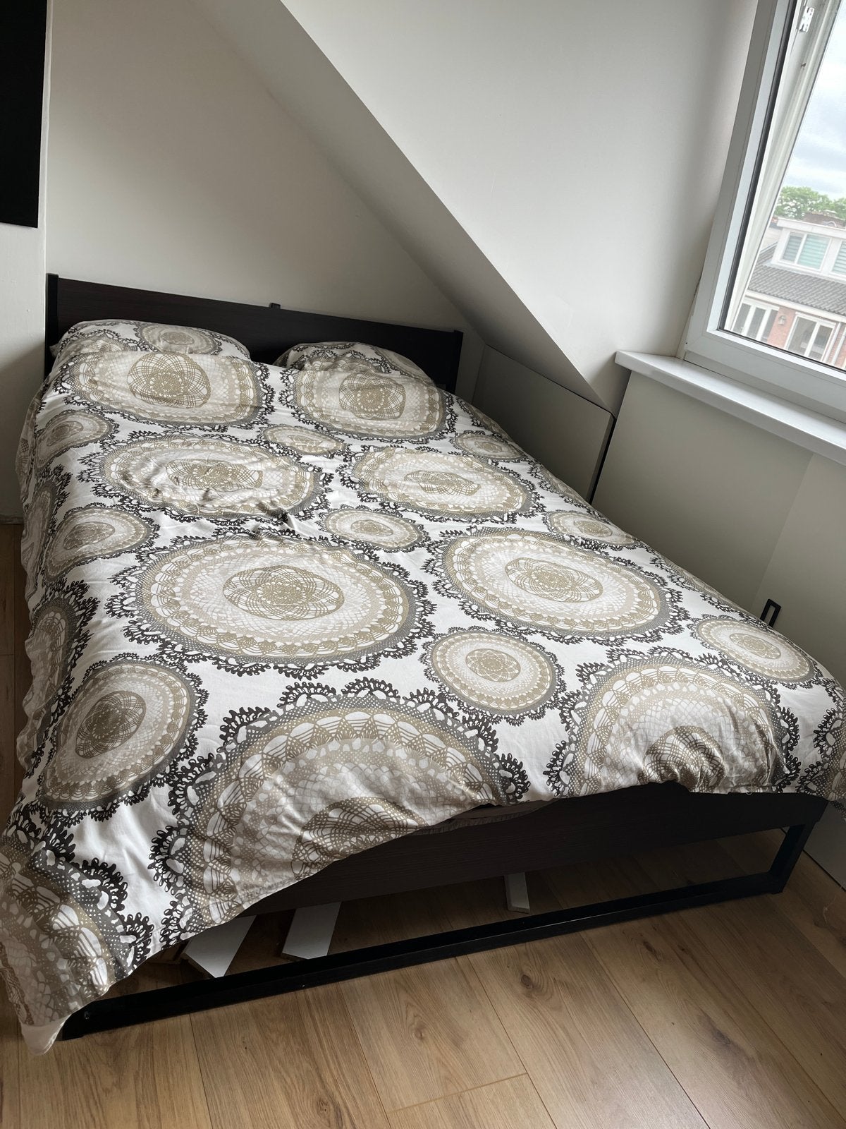 IKEA Bedframe 140x200cm met hoofdbord, Huis en Inrichting, Slaapkamer | Bedden, Ophalen, Gebruikt, Bruin, Tweepersoons