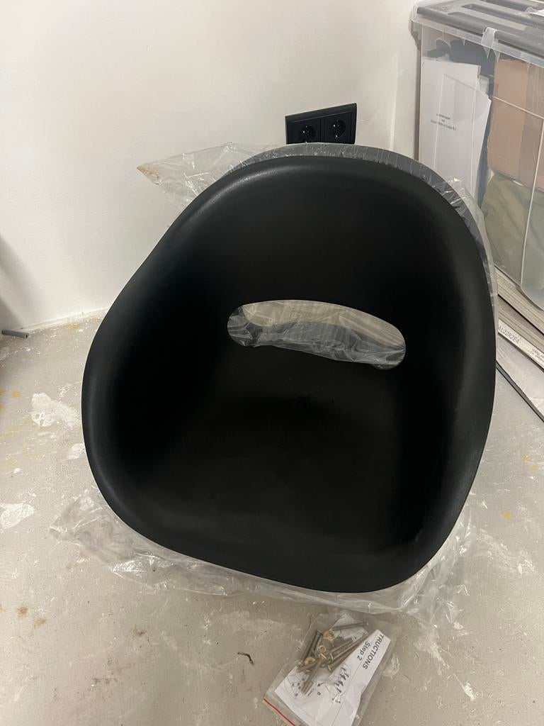 2 Nieuwe zwarte kuipstoel voor buiten - modern design, Huis en Inrichting, Stoelen, Ophalen, Kunststof, Zwart, Nieuw