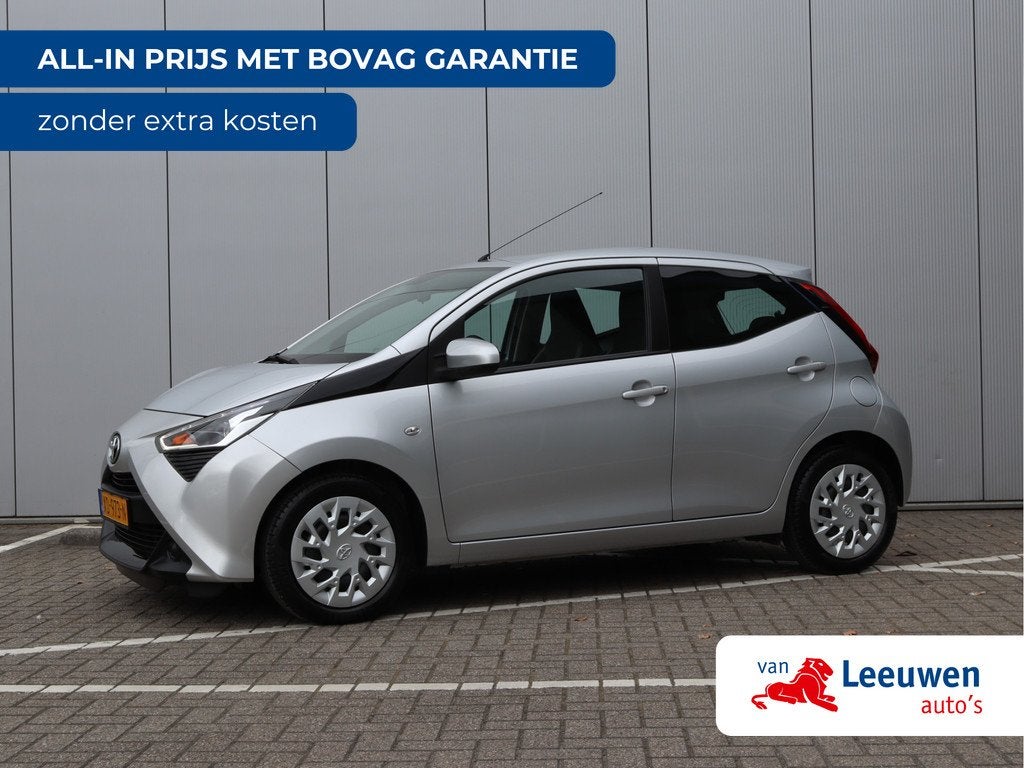 Toyota Aygo 1.0 VVT-i x-play | Navigatie | 1e eigenaar | Cam, Auto's, 12 maanden, Stof, Gebruikt, 4 stoelen