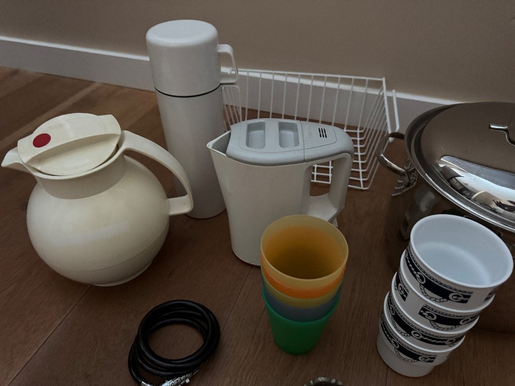 Kampeerspullen, thermoskan, waterkoker, bekers, Ophalen, Gebruikt