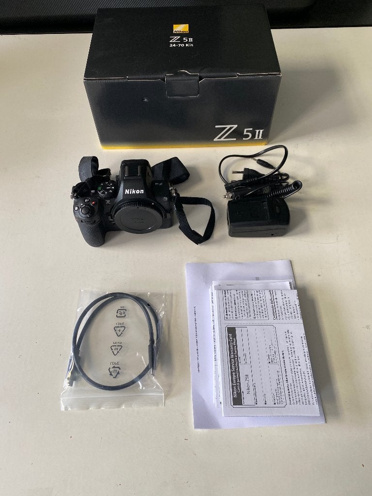 Nikon Z5 II + 24-200mm f/4.0-6.3 VR + oplader+lens protector, Ophalen, Spiegelreflex, Zo goed als nieuw, Nikon