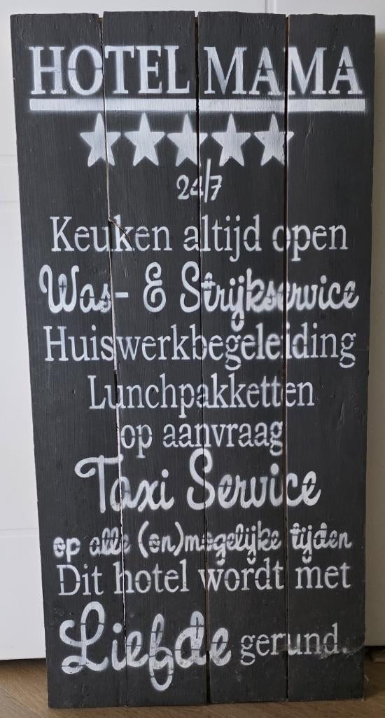 HOTEL MAMA, Ophalen, Zo goed als nieuw