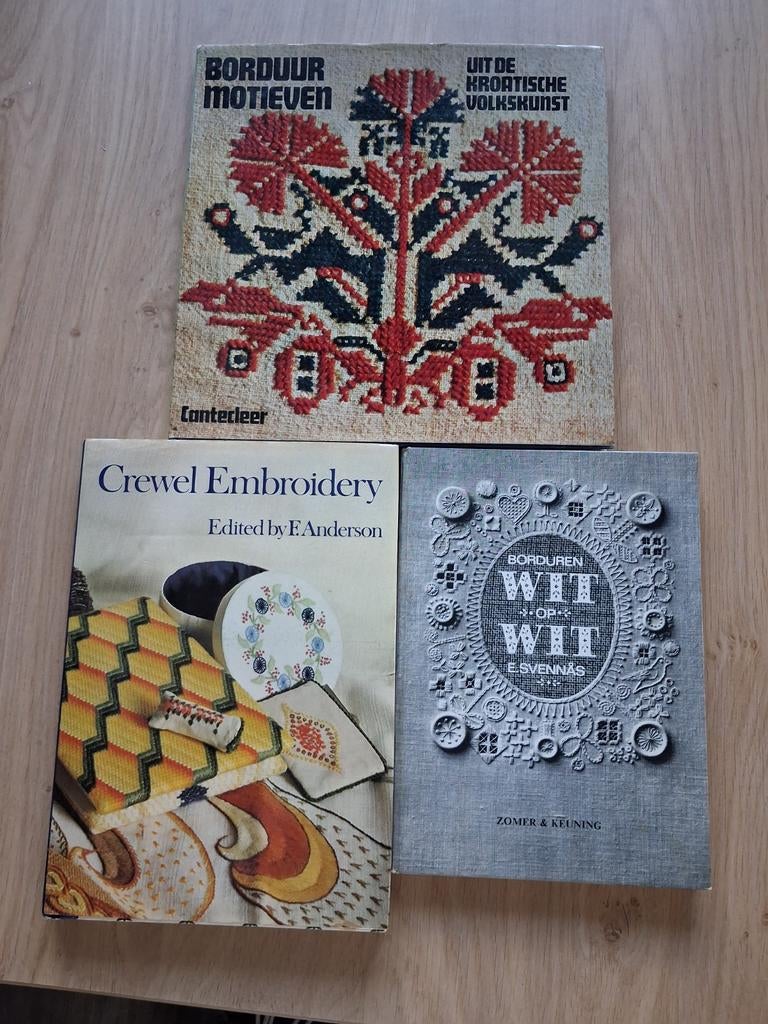 3 Vintage Borduurboeken, Hobby en Vrije tijd, Borduren en Borduurmachines, Ophalen of Verzenden, Patroon