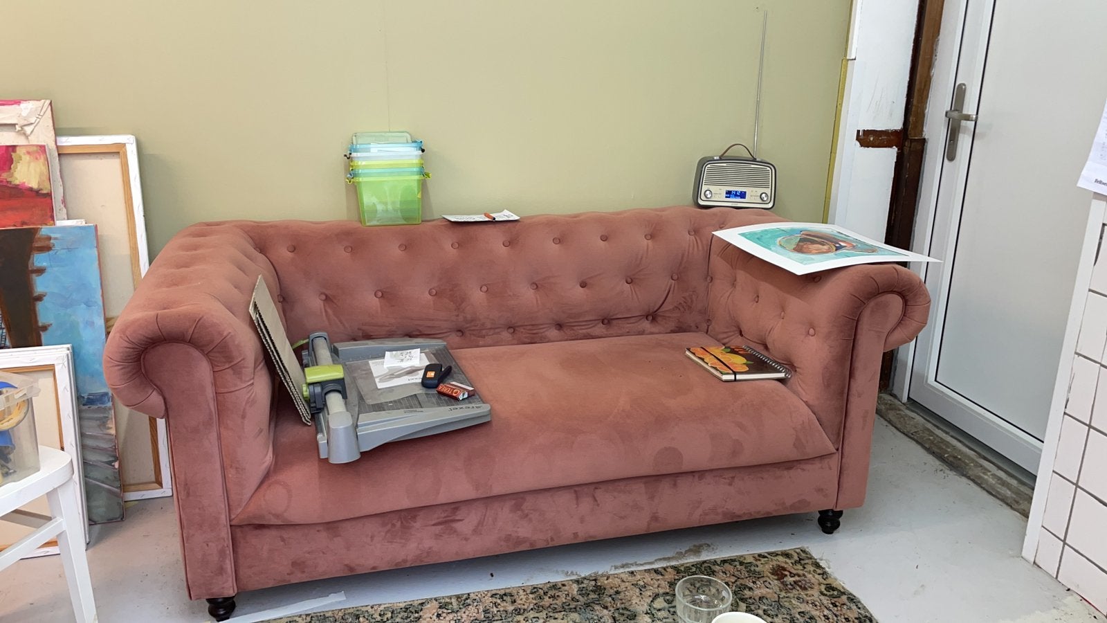 GRATIS afhalen deze week Roze fluwelen bank, Ophalen, Gebruikt, 150 tot 200 cm, Chesterfield