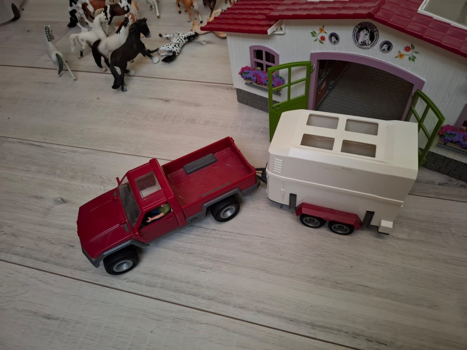 Schleich paardentrailer met rode pick-up, Ophalen, Gebruikt
