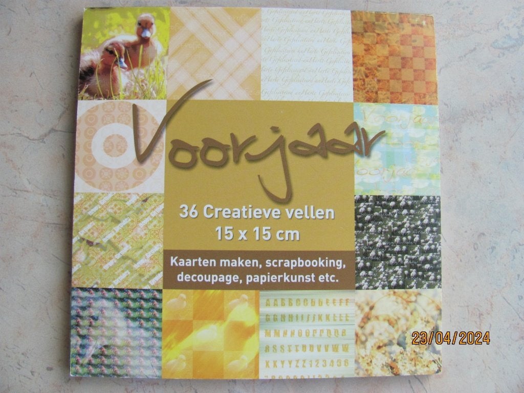 NIEUWSTAAT papier PAPIERBLOK paperpad 12 designs VOORJAAR, Ophalen of Verzenden, Zo goed als nieuw