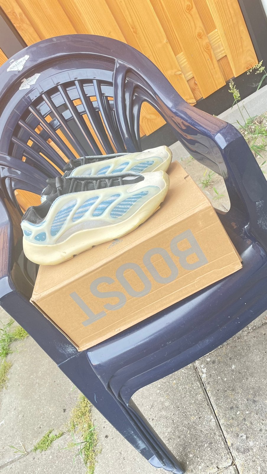 Yeezy 700, Ophalen, Blauw, Sportschoenen, Gedragen