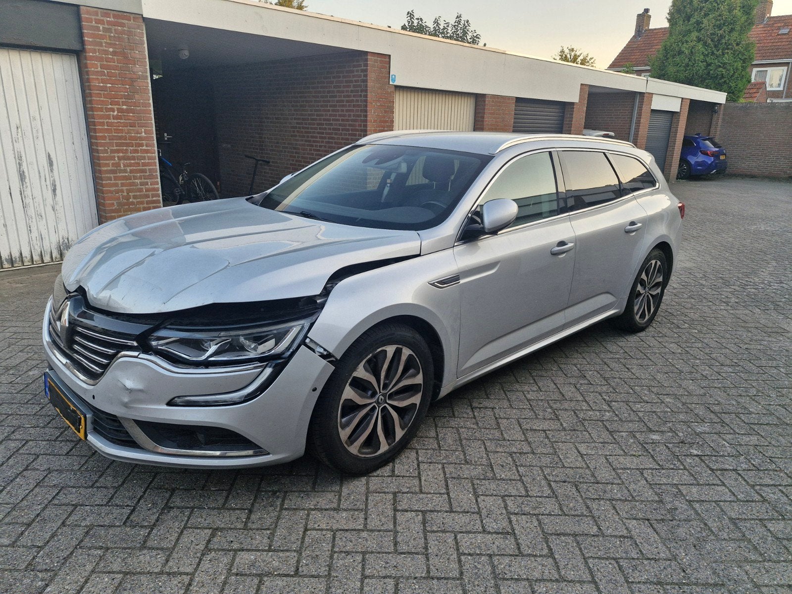Renault Talisman 1.6DCI uit 2016 met lichte voorschade, Auto's, Lichtsensor, Euro 6, 4 cilinders, 1850 kg