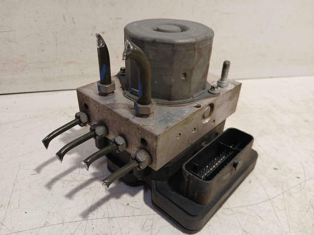 Abs pomp Ford Transit, Onderdelen@venauto.nl, Van der Ven Autorecycling B.V., Gebruikt, Ettenseweg 76, 4706 PB Roosendaal, The Netherlands