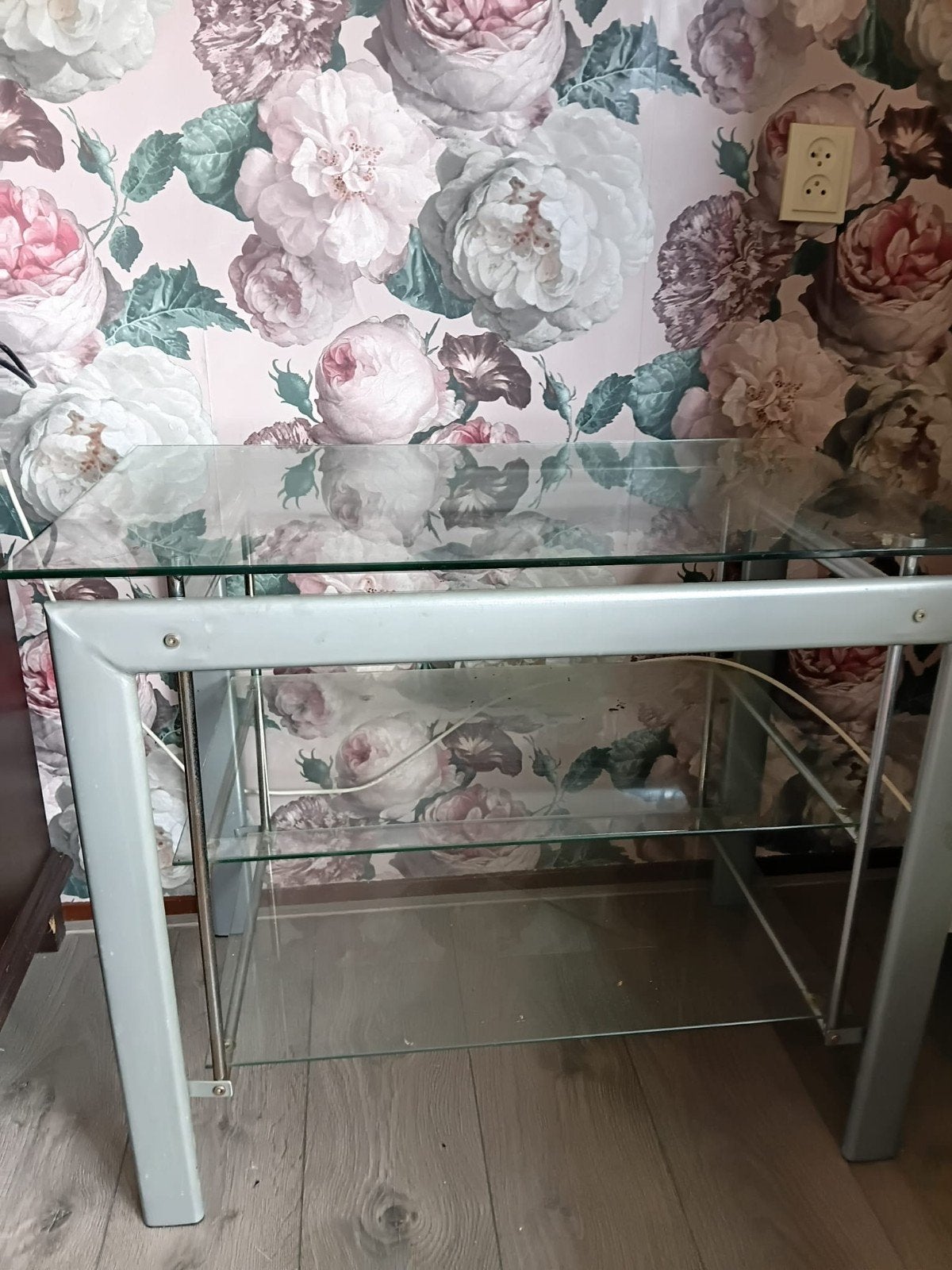 Glazen bijzettafel met metalen frame, Gebruikt, 55 tot 75 cm, Glas, Modern