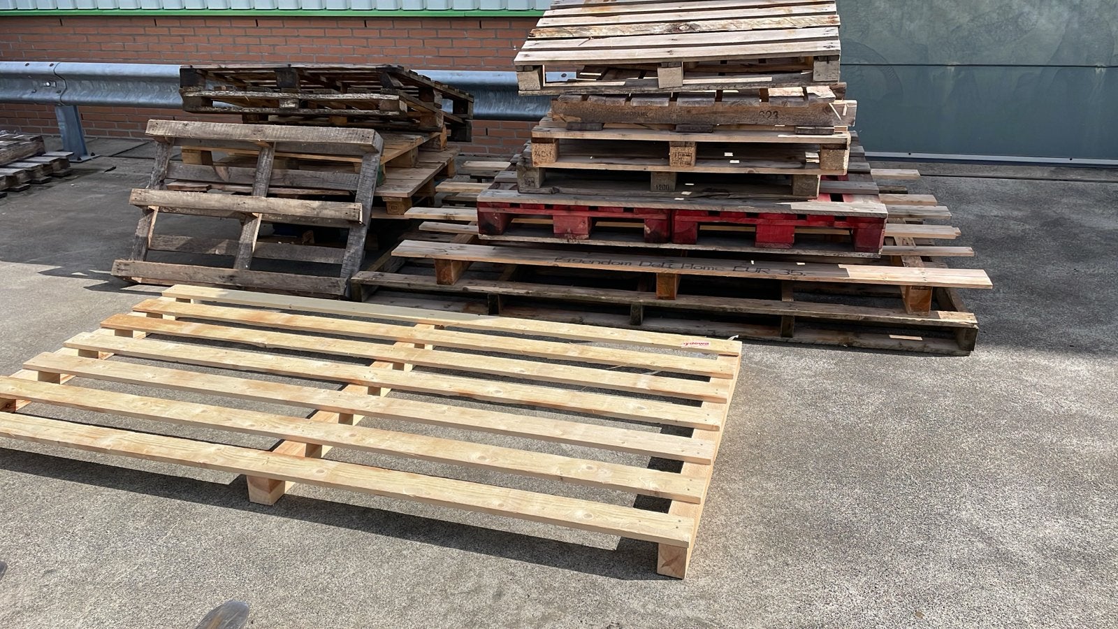 Gratis diverse pallets voor openhaardhout, 3 tot 6 m³, Ophalen, Overige houtsoorten, Blokken