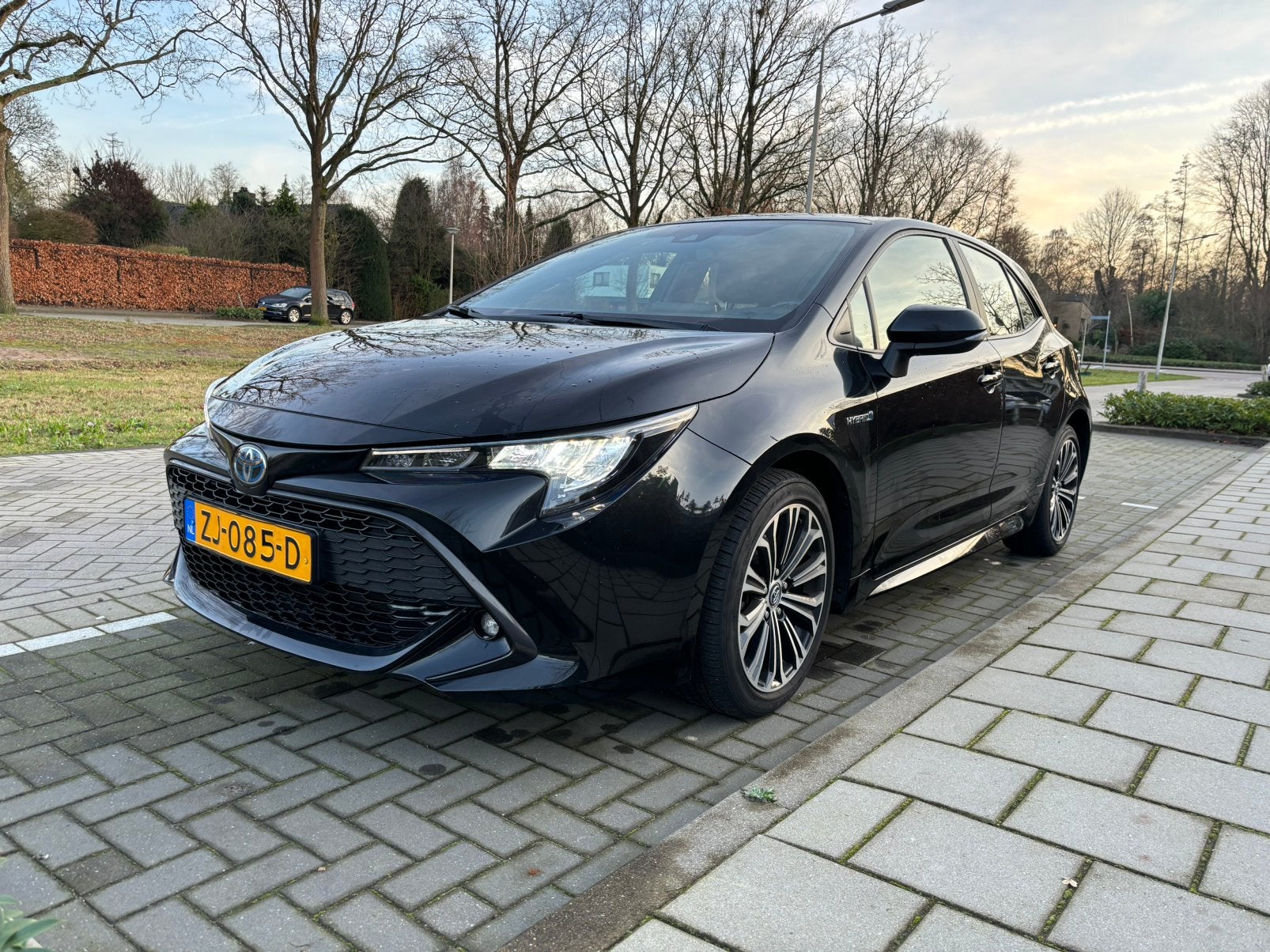 Toyota Corolla 1.8 Hybrid 2019 Zwart 100% Dealer Onderhouden, Auto's, 4 cilinders, Corolla, Origineel Nederlands, Adaptive Cruise Control