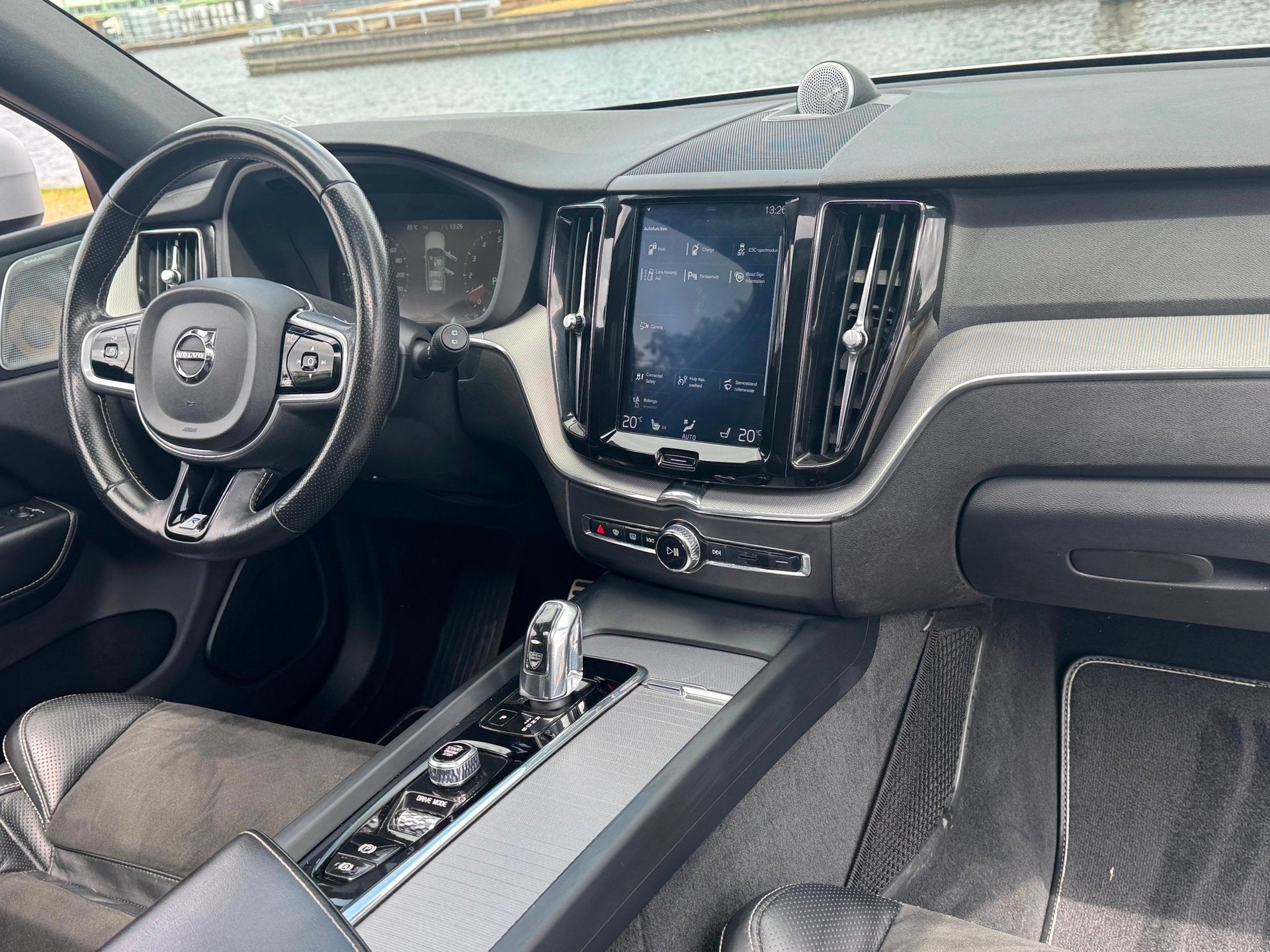 Volvo XC60 2.0 T8 Twin Engine AWD R-Design Panodak Luchtveri, Automaat, Dealer onderhouden, Gebruikt, Euro 6