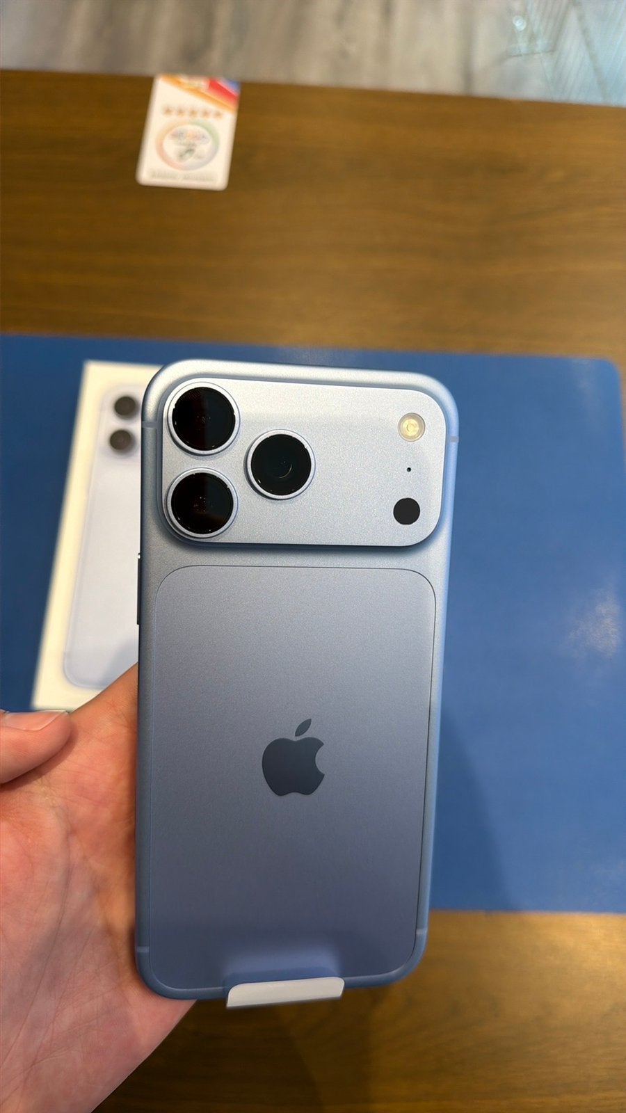 iPhone 18 Pro Max 256GB Glacier Blue incl hoesje*NIEUW*, Telecommunicatie, Blauw, Zo goed als nieuw, IPhone 18 Pro Max, Zonder simlock