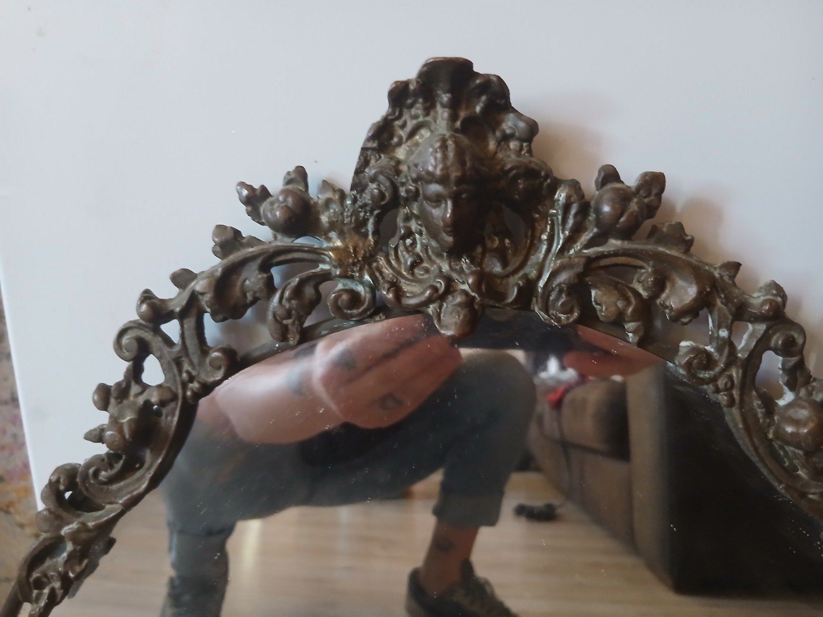 Mooie Antiek lijkende zware spiegel met sierlijke lijst, Antiek en Kunst, Ophalen of Verzenden, Rechthoekig, Minder dan 50 cm