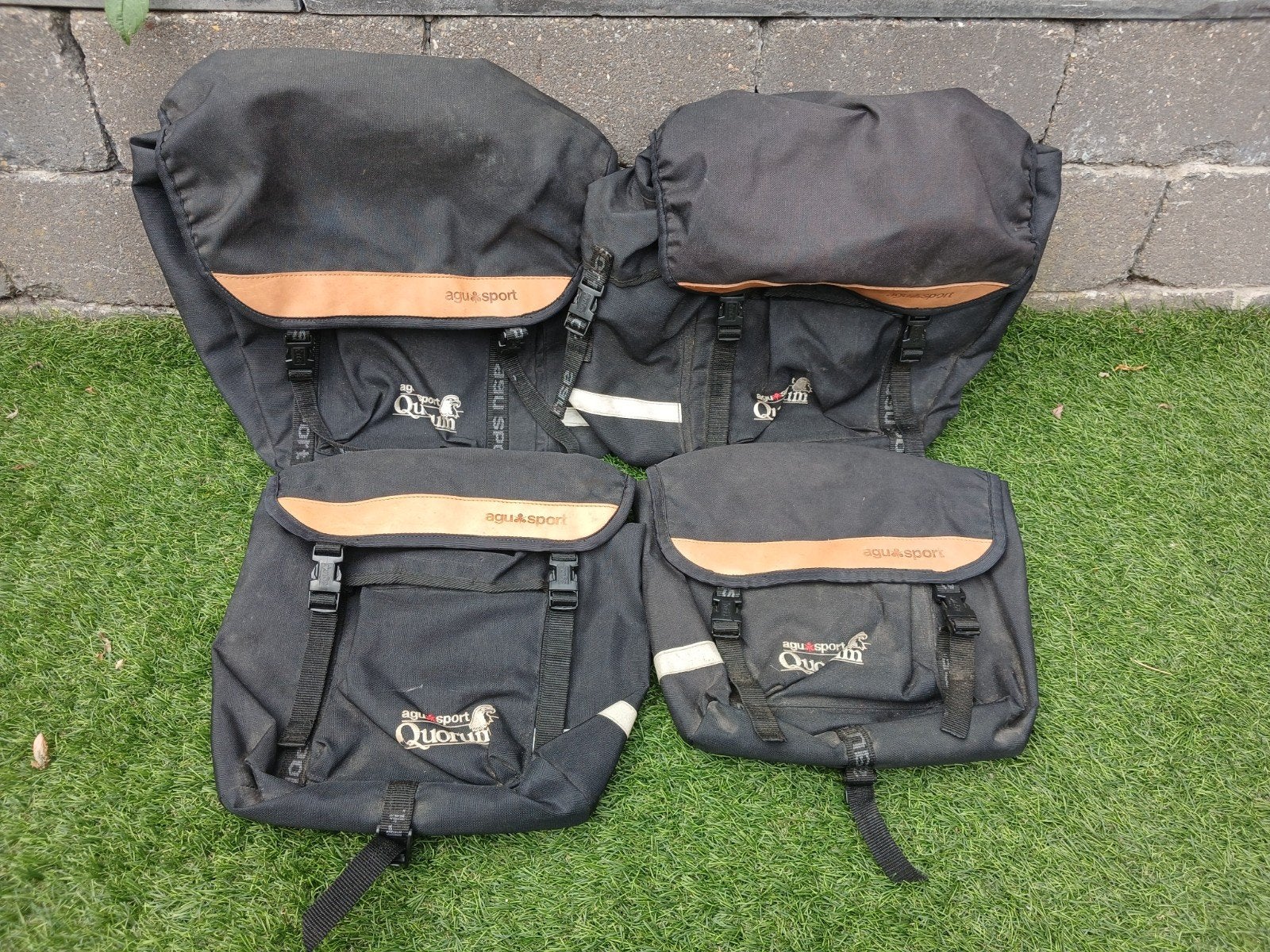 AGU Quorum Fietstassen Set (2 voor, 2 achter) met regenhoes, Ophalen of Verzenden