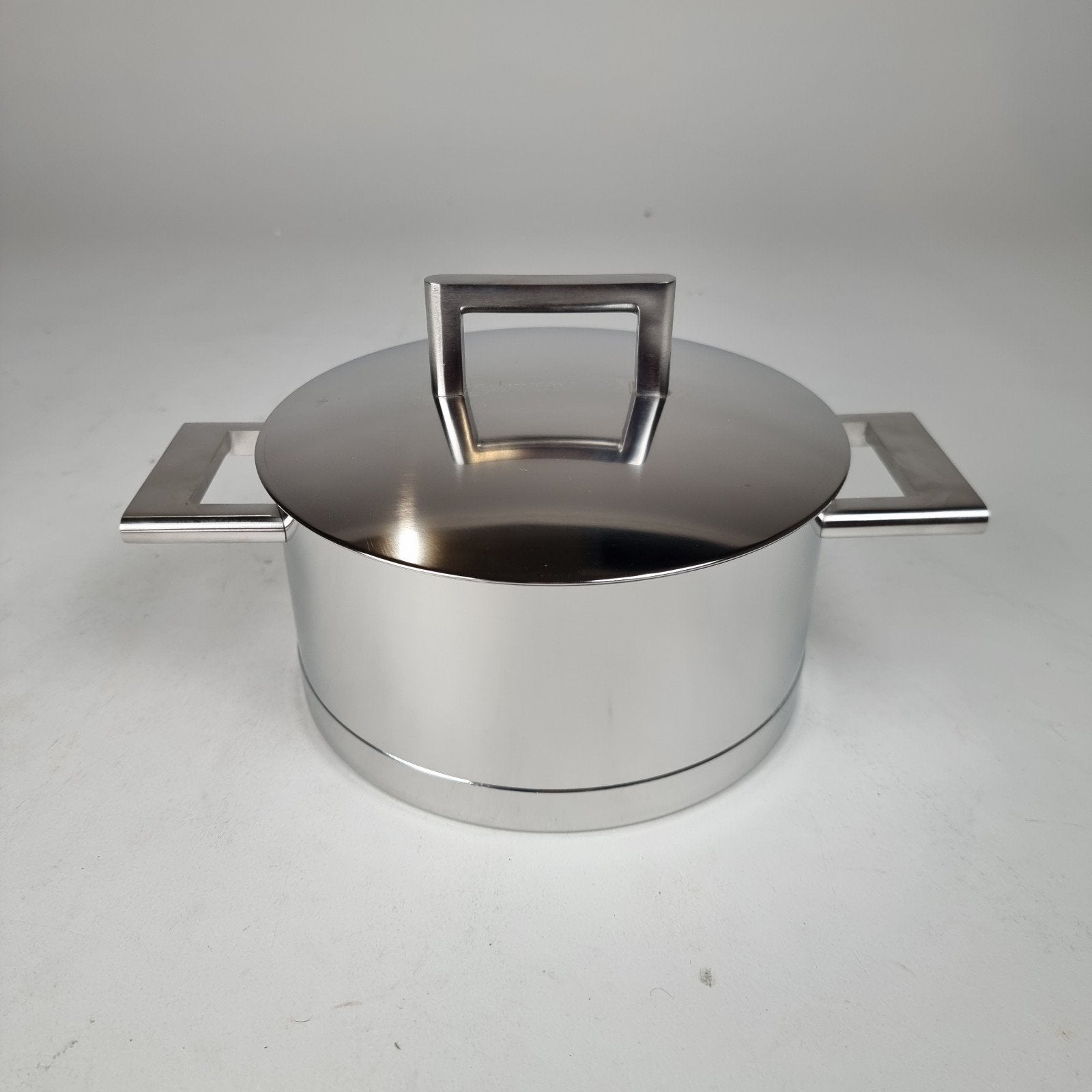 Demeyere John Pawson 7 Kookpan 18 cm, Huis en Inrichting, Keuken | Potten en Pannen, Ophalen, Demeyere, Nieuw, Rvs
