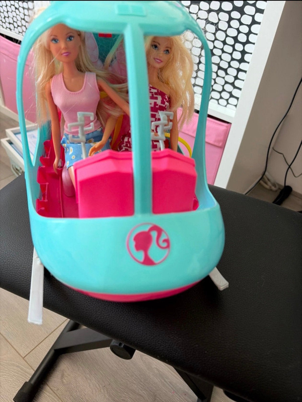 Barbie helikopter met 2 barbies, Ophalen of Verzenden, Zo goed als nieuw, Barbie