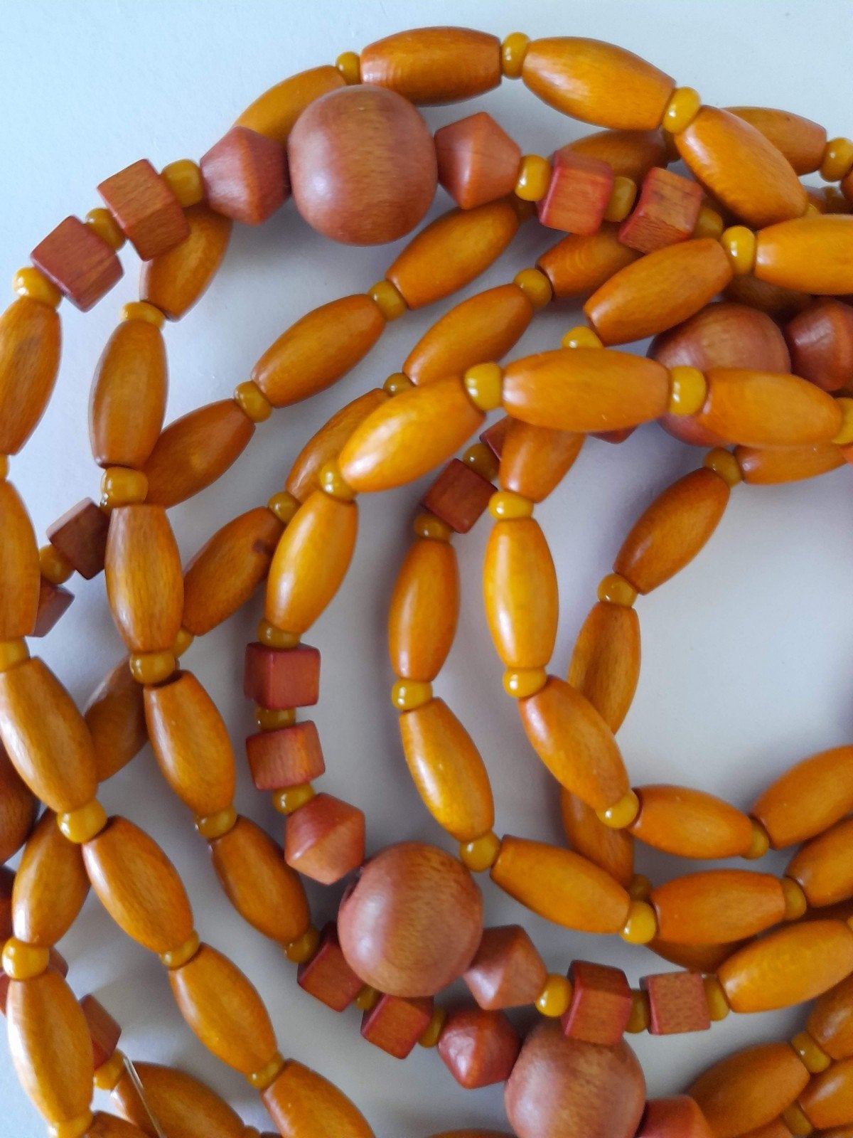 1.60 mtr. lang is deze oranje houten ketting., Ophalen, Oranje, Overige materialen