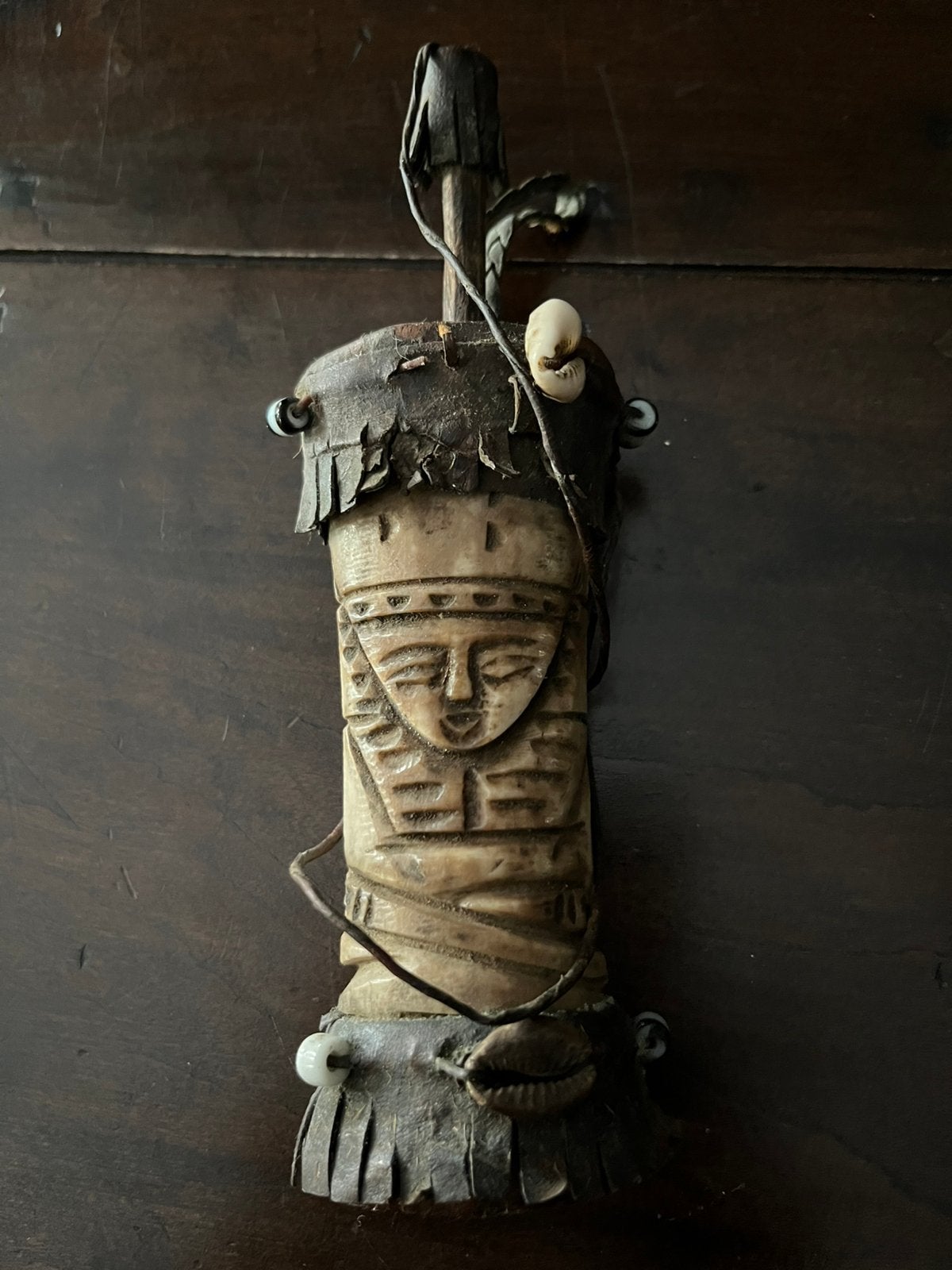 Zeer oud Afrikaans medicijn Beeldje - Handgesneden Bot, Antiek en Kunst, Verzenden