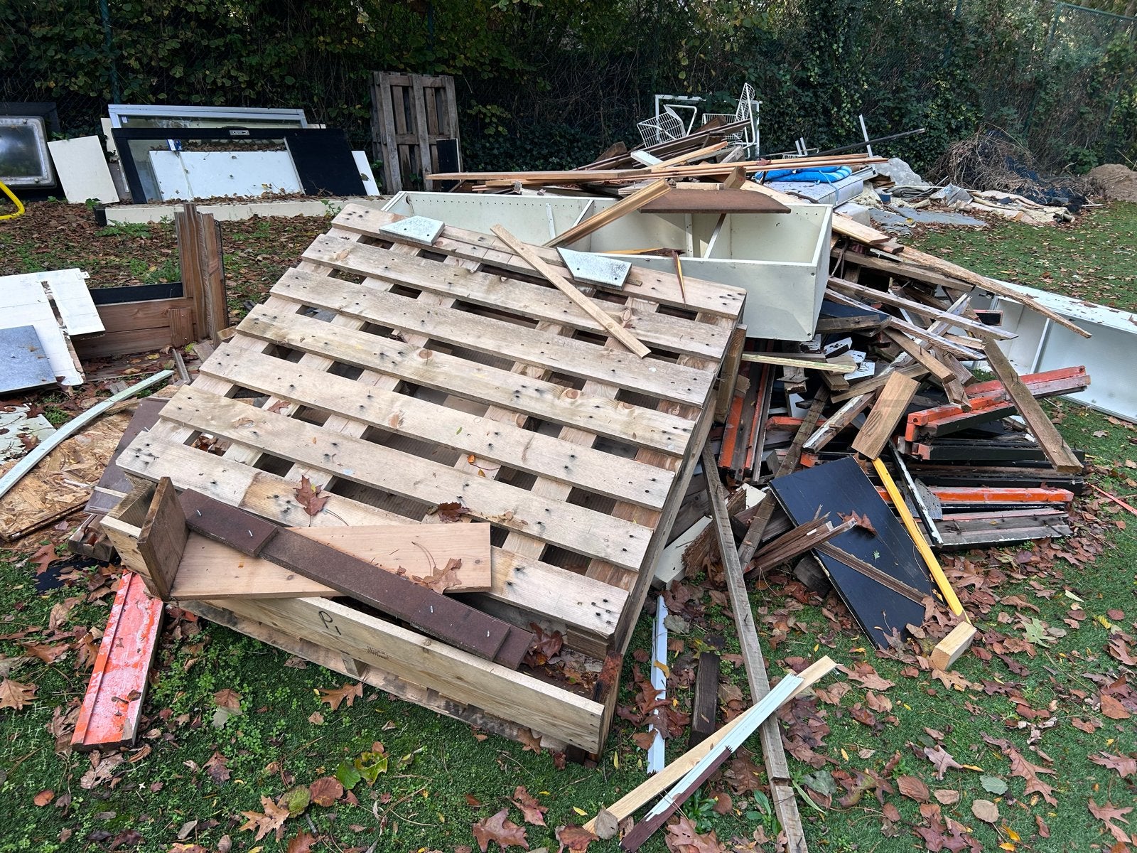 Gratis brandhout: diverse houtsoorten, zelf af te halen, Tuin en Terras, 6 m³ of meer, Ophalen of Verzenden, Overige houtsoorten