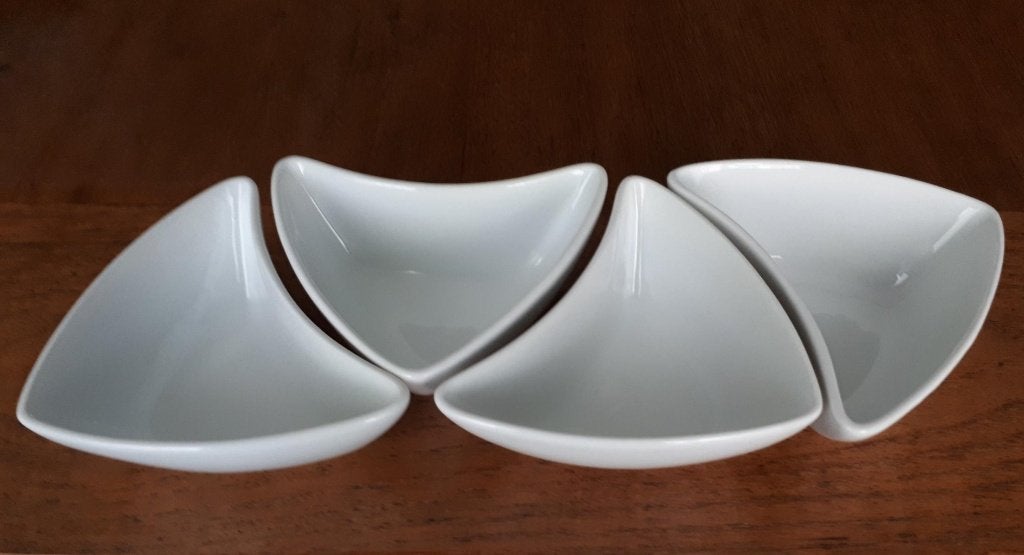 Witte Tapas schaaltjes (4x). Afmeting BxDxH: 13x10,5x4,8 cm., Keramiek, Ophalen of Verzenden, Overige stijlen, Schaal of Schalen