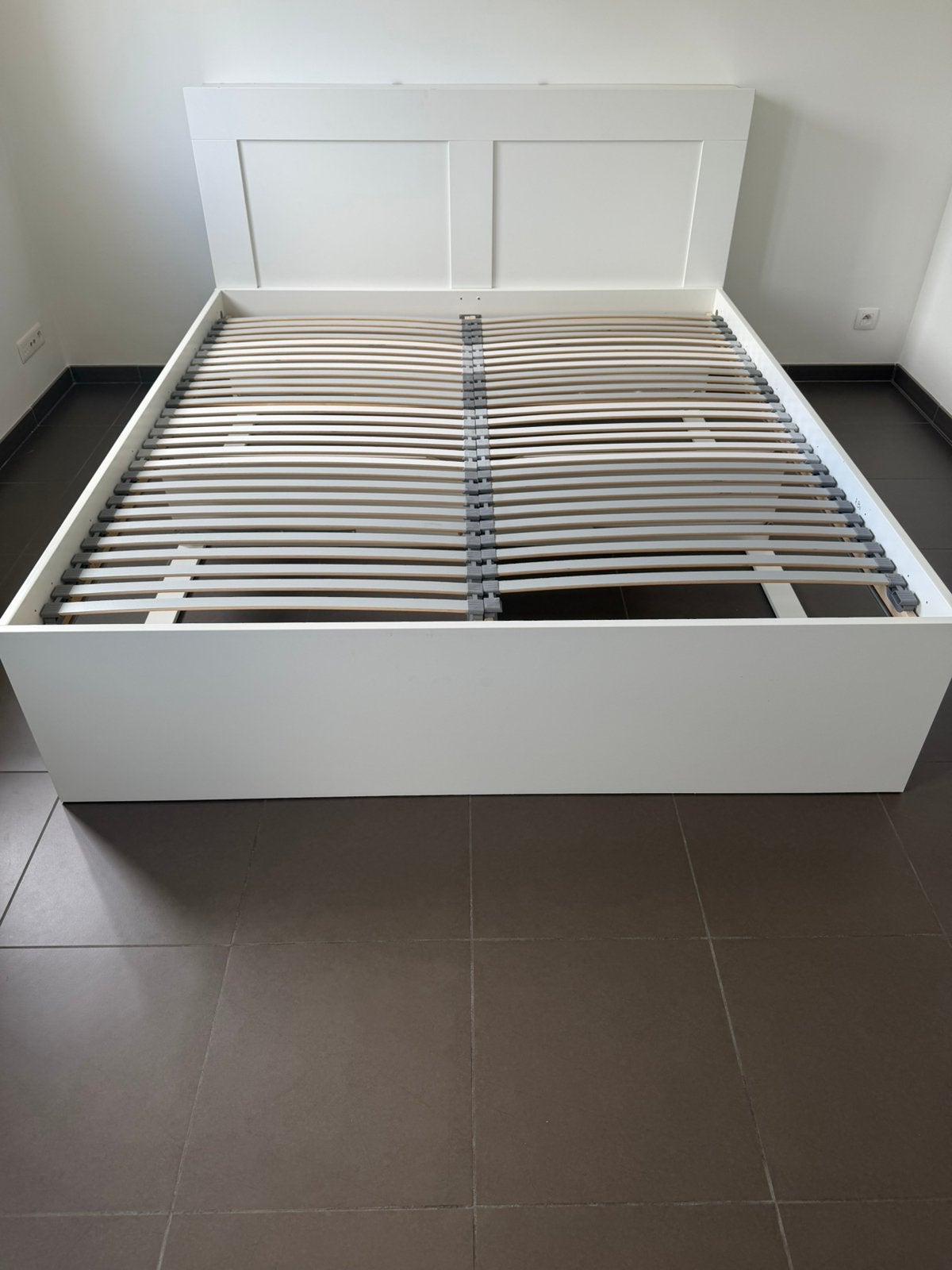 BRIMNES Bedframe met opberger en bedeinde, wit/Lönset, Ophalen, Wit, Tweepersoons, Zo goed als nieuw