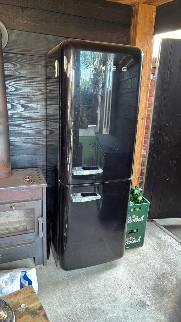 Smeg koelkast met vriezer zwart, Witgoed en Apparatuur, Koelkasten en IJskasten, Ophalen, 200 liter of meer, 160 cm of meer, Zo goed als nieuw