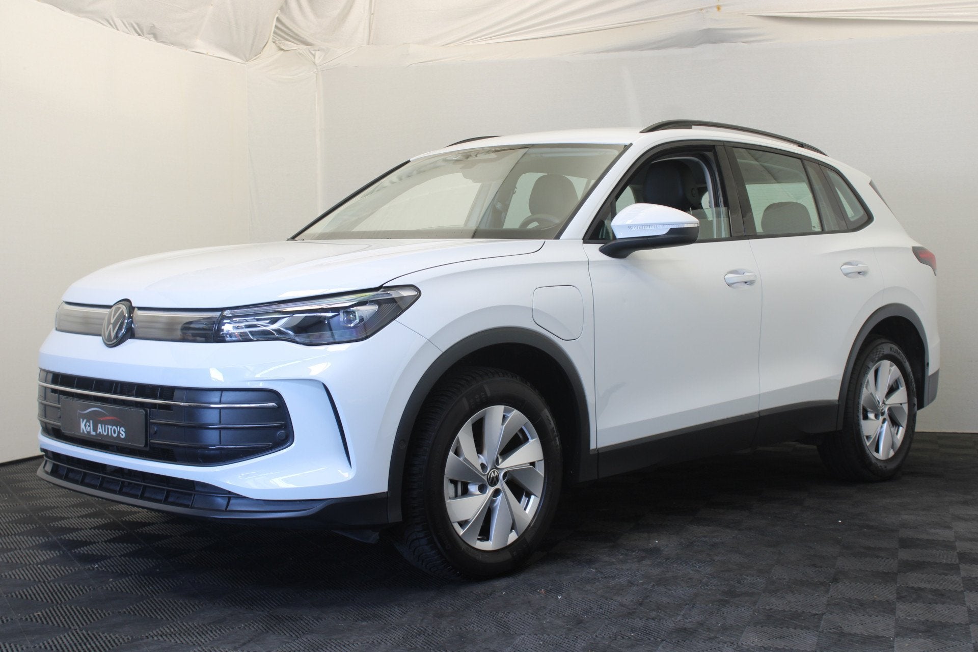 Volkswagen Tiguan 1.5 eHybrid Life |Camera|Navi| PLUG-IN hyb, Auto's, Stof, Zwart, Wit, Origineel Nederlands