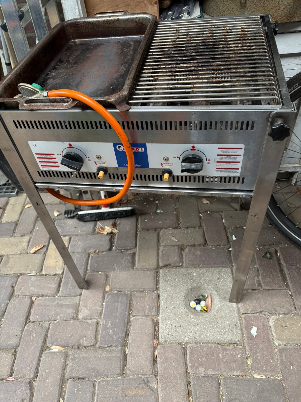 Hendi gas bbq met goed gebruikte bakplaat, Ophalen, Gebruikt
