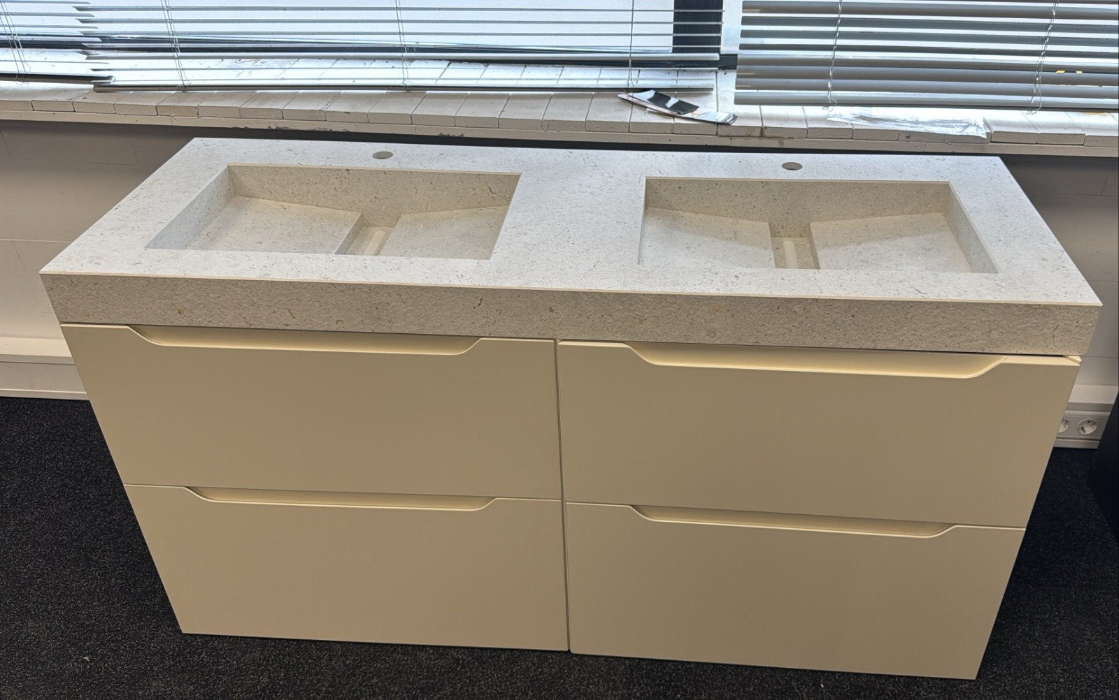 Badkamer meubel  Beige met Dekton wastafel 140cm, Ophalen, (Half)hoge kast, 50 tot 100 cm, Zo goed als nieuw