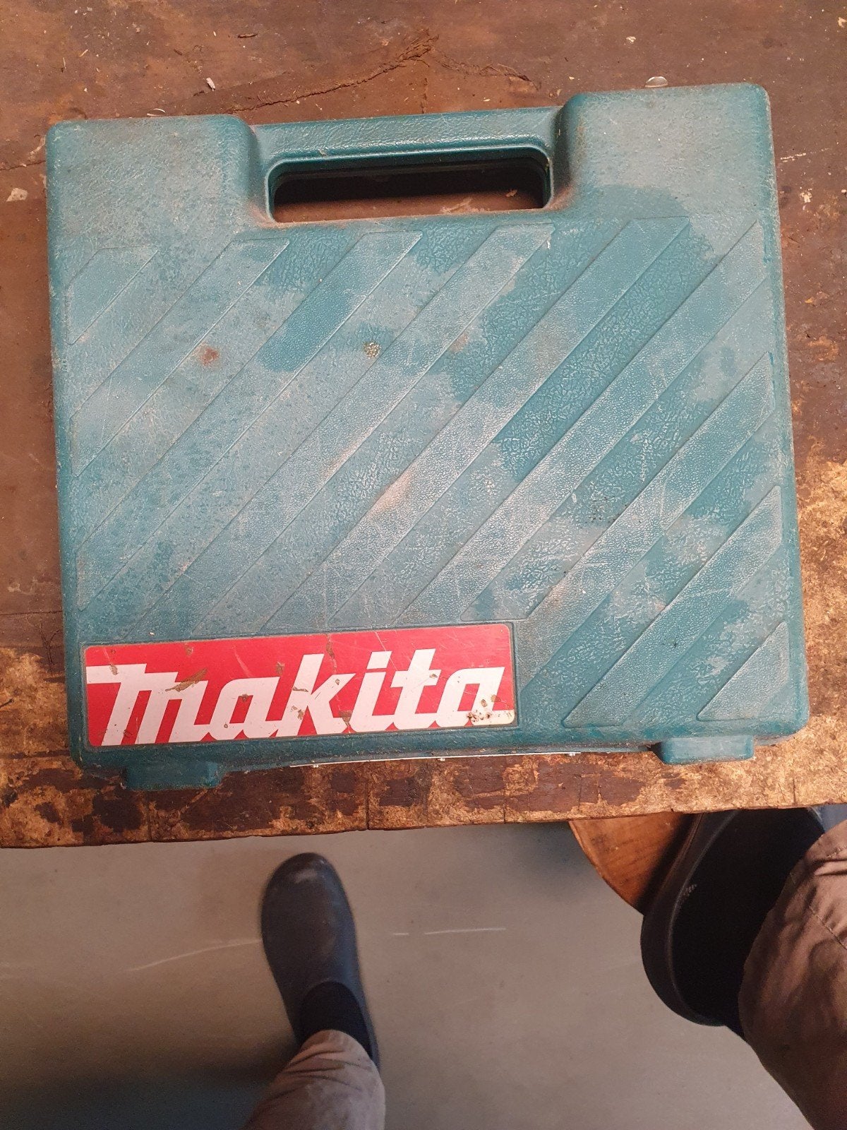 Makita 6095D Boor Schroefmachine 9.6V met lader en koffer, Doe-het-zelf en Verbouw, Gereedschap | Boormachines, Gebruikt, Variabele snelheid