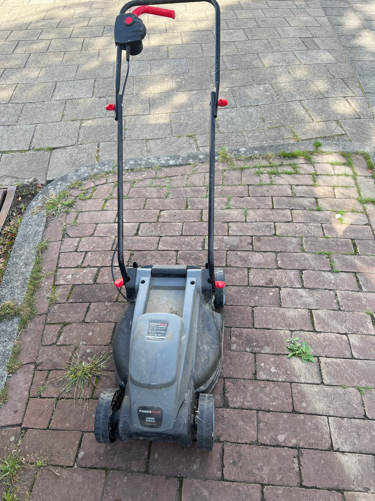 PowerPlus Elektrische Grasmaaier 1000W 320mm, Tuin en Terras, Grasmaaiers, Cirkelmaaier, Gebruikt, Elektrische grasmaaier, Ophalen of Verzenden