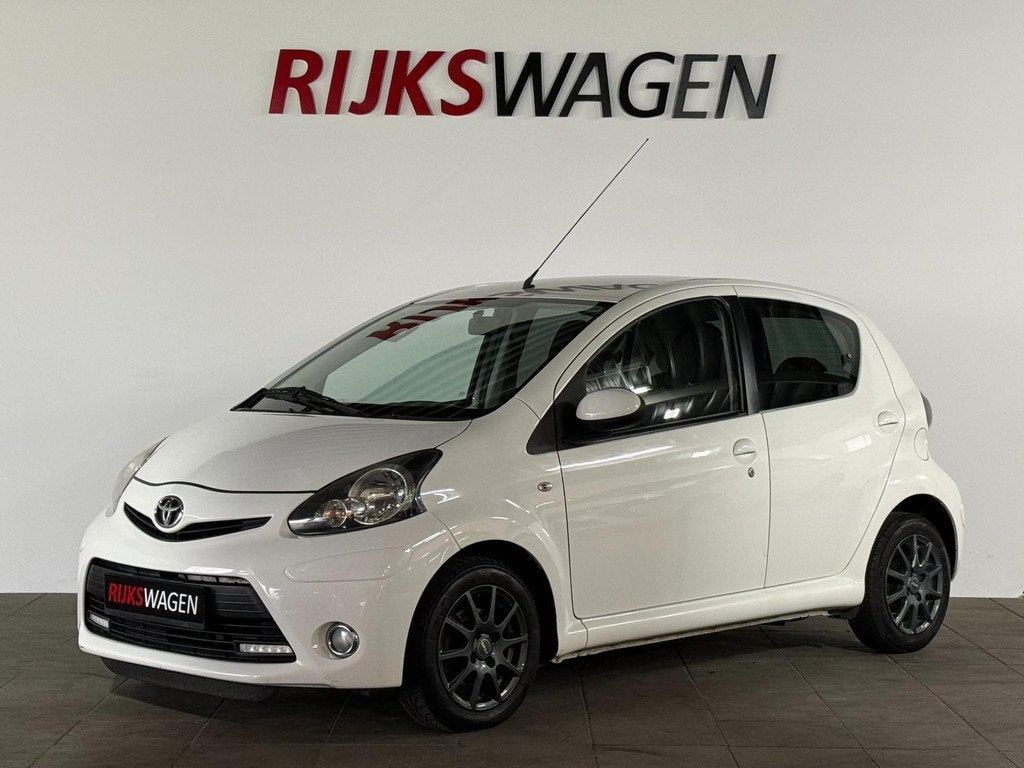 Toyota Aygo 1.0 VVT-i Aspiration Lederstuur/Airco/Bluetooth, Auto's, Voorwielaandrijving, Stof, Gebruikt, Huisgarantie