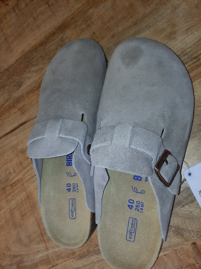 Birkenstock Boston Suède Taupe – Maat 40, Kleding | Dames, Schoenen, Ophalen of Verzenden, Zo goed als nieuw, Bruin, Sandalen of Muiltjes